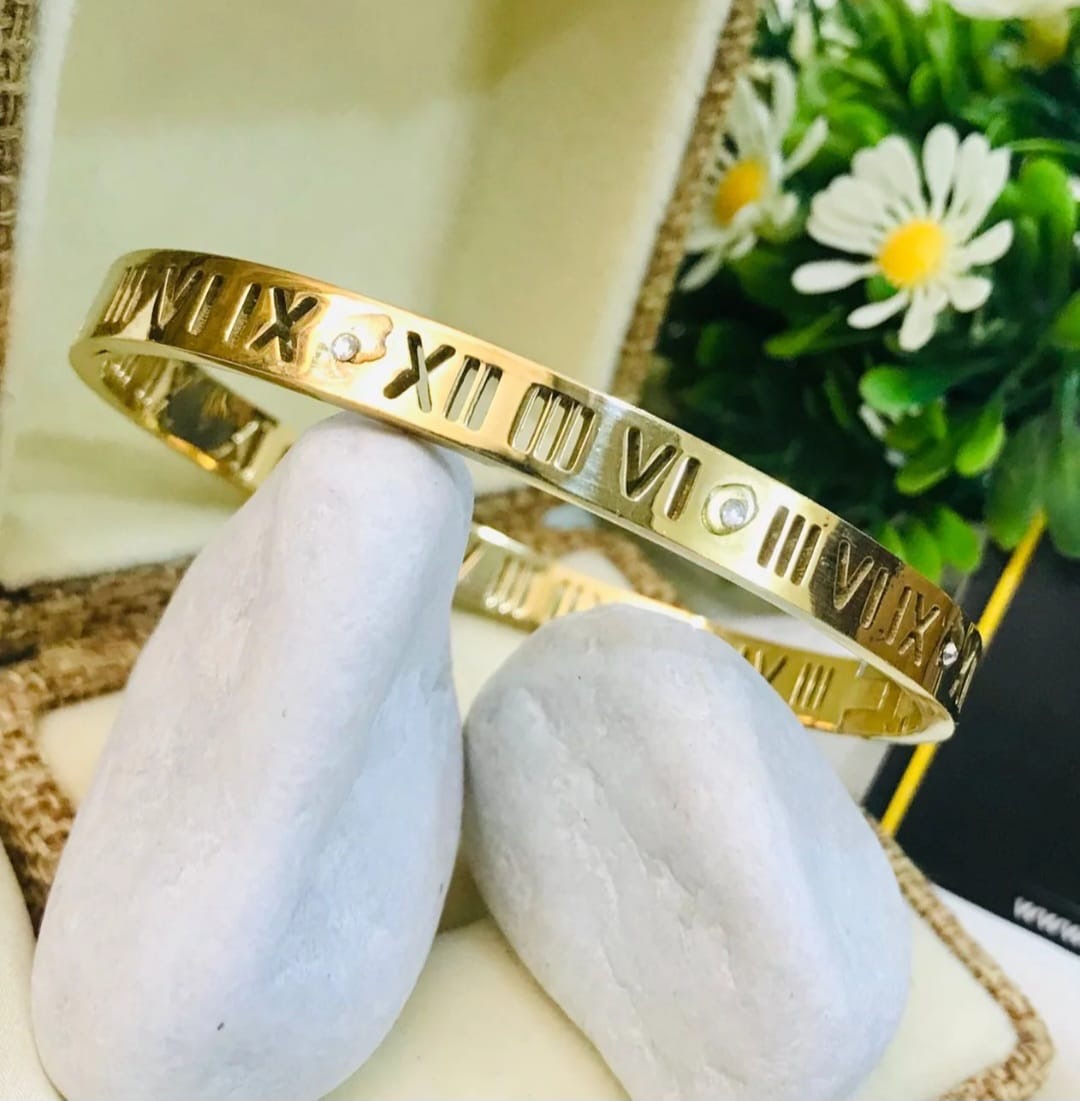 ✨Roman Numerals Stainless Steel Cuff – Stone Studded Luxury