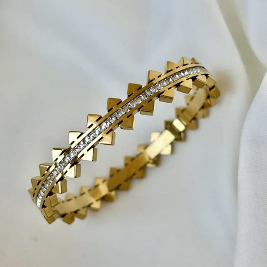 💎 Luxury Stonework Stainless Steel Cuff – Bold & Timeless