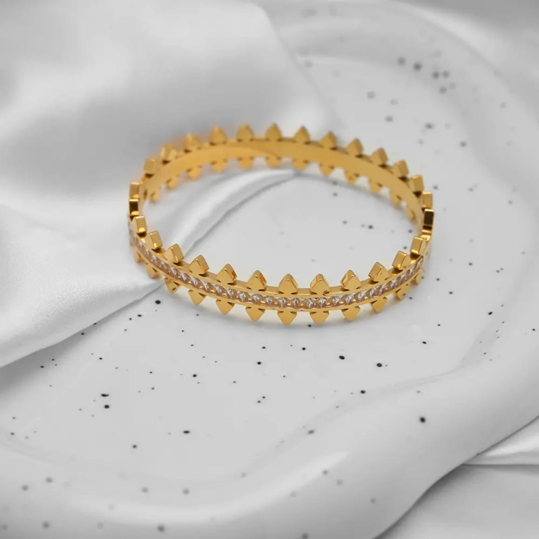 💎 Luxury Stonework Stainless Steel Cuff – Bold & Timeless