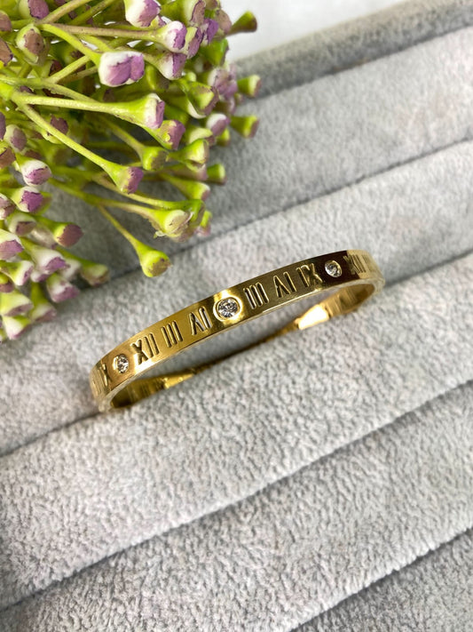 ✨Roman Numerals Stainless Steel Cuff – Stone Studded Luxury