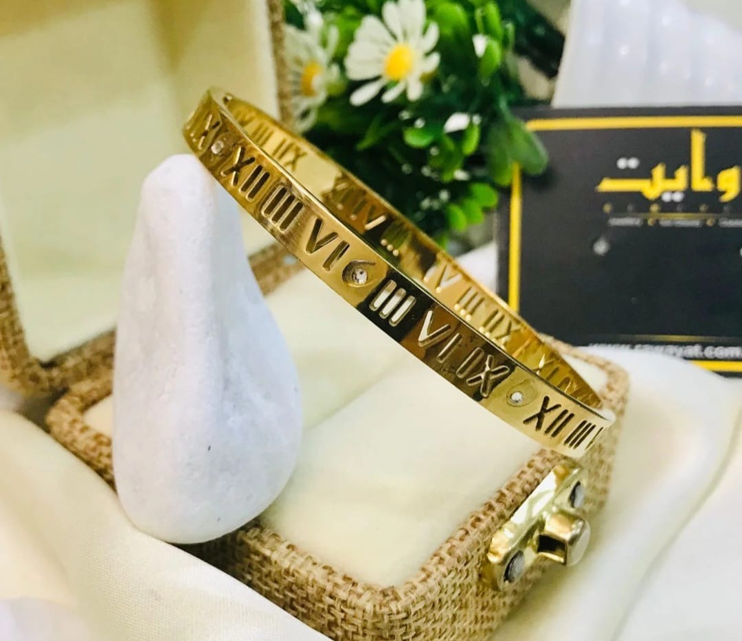 ✨Roman Numerals Stainless Steel Cuff – Stone Studded Luxury